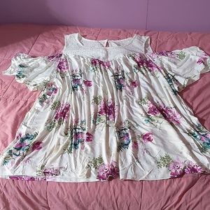 ✨3 FOR 25✨ Torrid *6x* Cold Shoulder Top